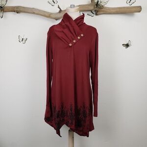 Sese code tunic with button neck